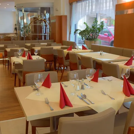 Astoria Hotel 4*