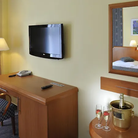 Astoria Hotell 4*