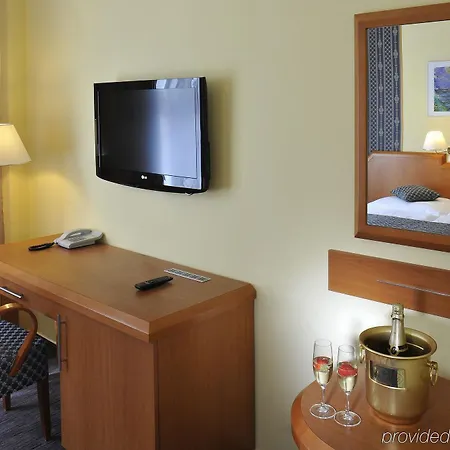 Astoria Hotel 4*