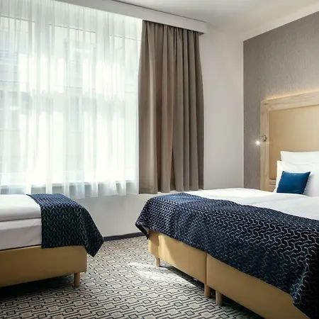 Astoria Hotell 4*