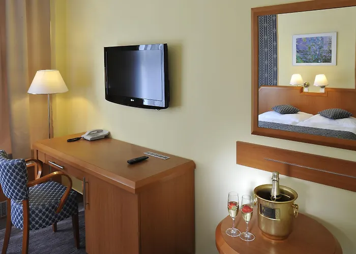 Astoria Hotel 4*