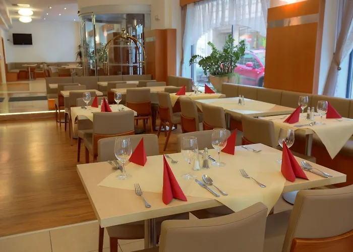 Astoria Hotel 4*